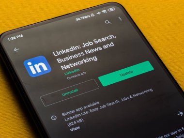 Assam, Hindistan - 10 Nisan 2021: Telefon ekranındaki logo.