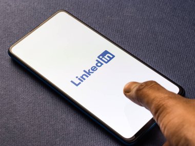 Assam, Hindistan - 10 Nisan 2021: Telefon ekranındaki logo.