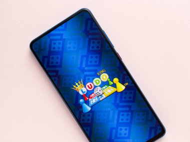 Assam, Hindistan - 23 Mayıs 2020 Ludo Kralı. Geleneksel Hint masa oyunu ludosunu benimseme oyunu.