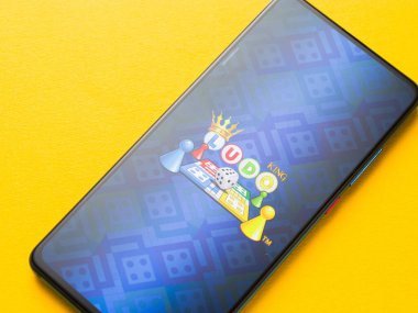 Assam, Hindistan - 23 Mayıs 2020 Ludo Kralı. Geleneksel Hint masa oyunu ludosunu benimseme oyunu.