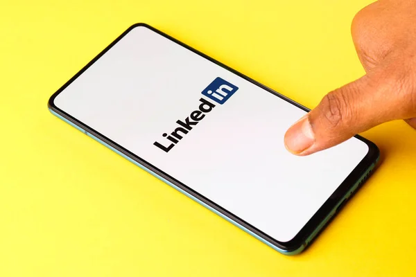 Assam India April 2021 Linkedin Logo Phone Screen Stock Image — Stock Photo, Image