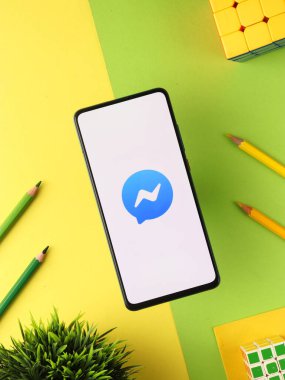 Assam, Hindistan - 5 Temmuz 2020: Facebook kuryesi ücretsiz mesaj ve görüntülü sohbet uygulaması.