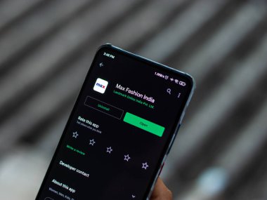 Assam, Hindistan - 29 Kasım 2020: Telefon ekranındaki maksimum moda logosu.