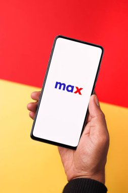 Assam, Hindistan - 29 Kasım 2020: Telefon ekranındaki maksimum moda logosu.