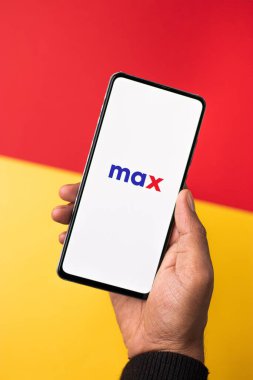 Assam, Hindistan - 29 Kasım 2020: Telefon ekranındaki maksimum moda logosu.