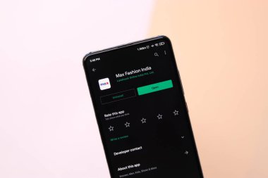 Assam, Hindistan - 29 Kasım 2020: Telefon ekranındaki maksimum moda logosu.