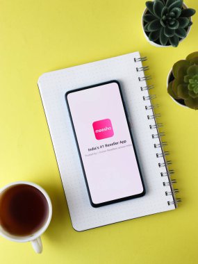 Meesho, telefon ekranında bir uygulama logosu satıyor..