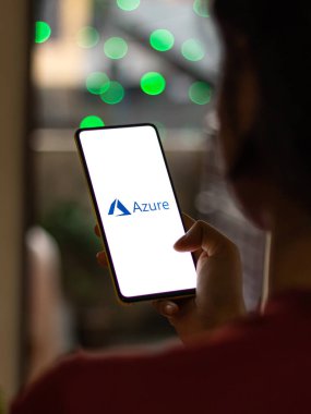 Batı Bangal, Hindistan - 11 Kasım 2021: Telefon ekranında Microsoft Azure logosu.