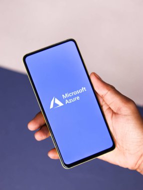 Batı Bangal, Hindistan - 11 Kasım 2021: Telefon ekranında Microsoft Azure logosu.