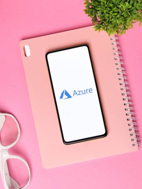 Batı Bangal, Hindistan - 11 Kasım 2021: Telefon ekranında Microsoft Azure logosu.