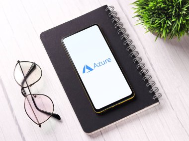 Batı Bangal, Hindistan - 11 Kasım 2021: Telefon ekranında Microsoft Azure logosu.