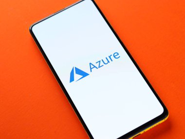 Batı Bangal, Hindistan - 11 Kasım 2021: Telefon ekranında Microsoft Azure logosu.