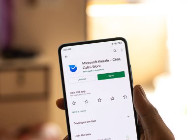 Assam, Hindistan - 10 Nisan 2021: Telefon ekranında Microsoft Kaizala logosu.