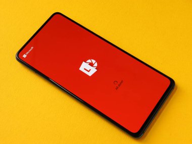 Batı Bangal, Hindistan - 11 Kasım 2021: Microsoft Lens telefon ekranı görüntüsü.