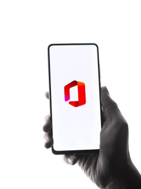 Assam, Hindistan - 10 Nisan 2021: Microsoft Ofis logosu telefon ekranı görüntüsü.