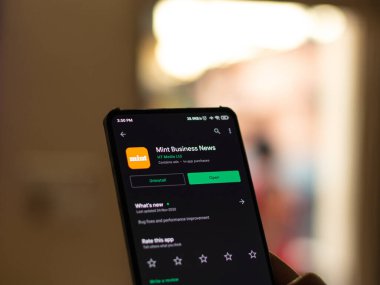 Assam, Hindistan - 29 Kasım 2020: Telefon ekranındaki nane logosu.