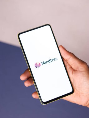 Batı Bangal, Hindistan - 09 Ekim 2021: Telefon ekranında Mindtree logosu.