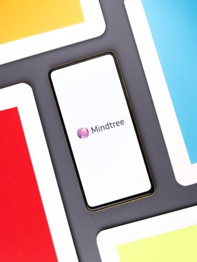 Batı Bangal, Hindistan - 09 Ekim 2021: Telefon ekranında Mindtree logosu.