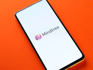 Batı Bangal, Hindistan - 09 Ekim 2021: Telefon ekranında Mindtree logosu.