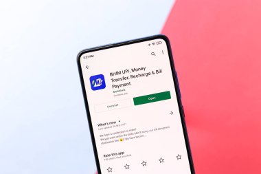 Assam, Hindistan - 10 Nisan 2021: Telefon ekranında MobiKwik logosu.