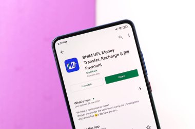 Assam, Hindistan - 10 Nisan 2021: Telefon ekranında MobiKwik logosu.