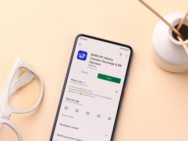 Assam, Hindistan - 10 Nisan 2021: Telefon ekranında MobiKwik logosu.