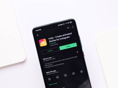 Assam, Hindistan - 22 Ağustos 2020: MOJO uygulaması bir Instagram hikayesi.
