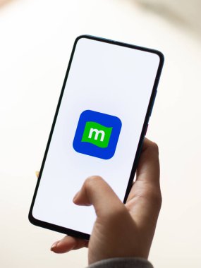 Assam, Hindistan - 15 Ocak 2020: Telefon ekranı görüntüsünde para kontrol logosu.