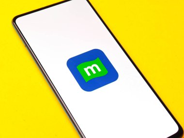 Assam, Hindistan - 15 Ocak 2020: Telefon ekranı görüntüsünde para kontrol logosu.