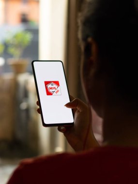 Assam, Hindistan - 29 Ekim 2020: MPL uygulama logosu telefon ekranı görüntüsü.