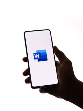 Assam, Hindistan - 6 Eylül 2020: Telefon ekranında Bayan Word logosu.