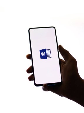 Assam, Hindistan - 6 Eylül 2020: Telefon ekranında Bayan Word logosu.