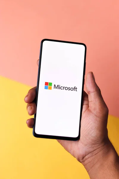 West Bangal India November 2021 Microsoft Logo Telefoon Scherm Stock — Stockfoto