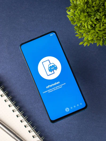 Assam, Hindistan - 23 Mayıs 2020: Hindistan ulaşım yetkisi için Mparivahan uygulaması.