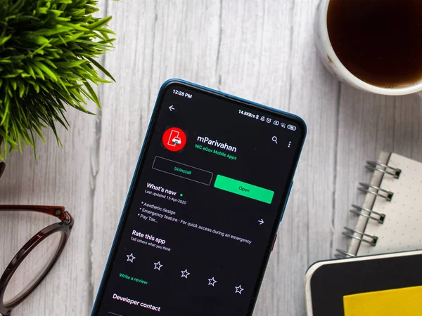 Assam, Hindistan - 23 Mayıs 2020: Hindistan ulaşım yetkisi için Mparivahan uygulaması.