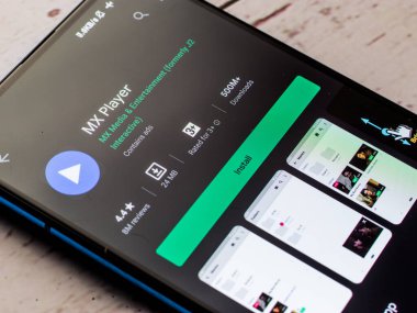 Assam, Hindistan - 21 Nisan 2020: MX Player mobil uygulama logosu - hisse senedi için çekilen bir video yayınlama servisi.
