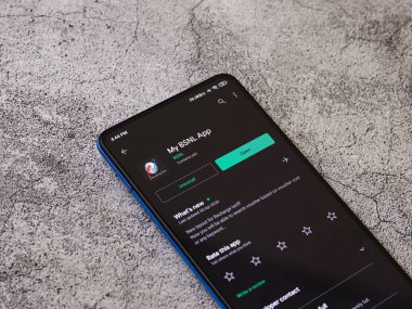 Assam, Hindistan - 6 Eylül 2020: Telefon ekranındaki Bsnl logom.