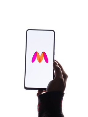 Assam, Hindistan - 19 Şubat 2021: Telefon ekranında Myntra logosu.