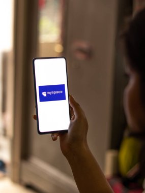 Assam, Hindistan - 10 Nisan 2021: Telefon ekranında Myspace logosu.