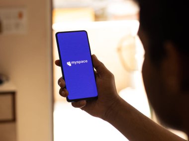Assam, Hindistan - 10 Nisan 2021: Telefon ekranında Myspace logosu.
