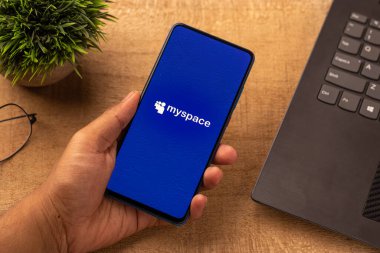 Assam, Hindistan - 10 Nisan 2021: Telefon ekranında Myspace logosu.