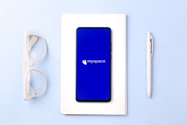 Assam, Hindistan - 10 Nisan 2021: Telefon ekranında Myspace logosu.