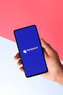 Assam, Hindistan - 10 Nisan 2021: Telefon ekranında Myspace logosu.