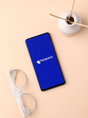 Assam, Hindistan - 10 Nisan 2021: Telefon ekranında Myspace logosu.