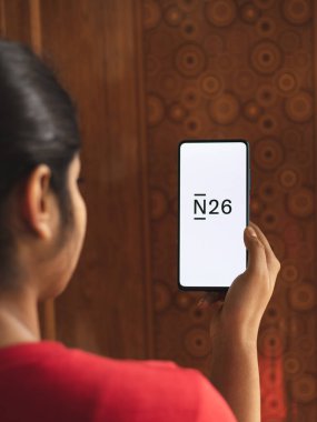 Assam, Hindistan - 19 Nisan 2021: Telefon ekranında N26 logosu.