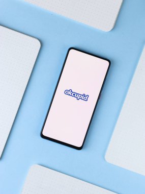 Assam, Hindistan - 6 Eylül 2020: Telefon ekranında Okcupid logosu.