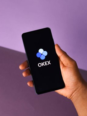 Assam, Hindistan - 10 Mart 2021 Telefon ekranı görüntüsünde logo.