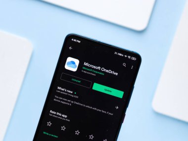 Batı Bangal, Hindistan - 11 Kasım 2021: OneDrive logosu telefon ekranı görüntüsü.