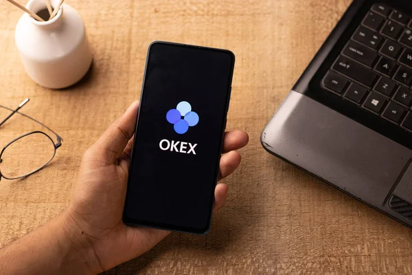 Assam, Hindistan - 10 Mart 2021 Telefon ekranı görüntüsünde logo.