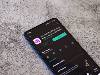 Batı Bangal, Hindistan - 11 Kasım 2021: Telefon ekranında Microsoft OneNote logosu.